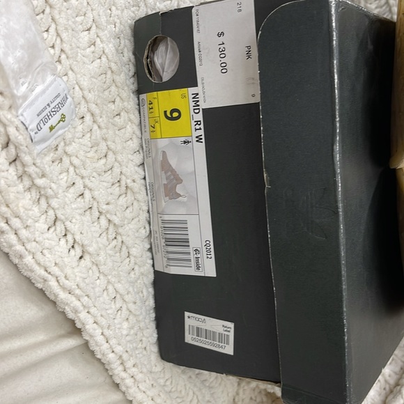 Ladies PINK ADIDAS NMD R1 W size 9 - Picture 3 of 6